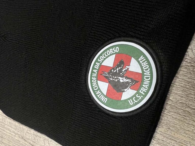 Berretta con patch stampata da noi