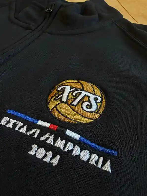 Felpa mezza zip ricamata