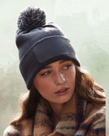 Berretta con PomPon e Patch Rettangolare Stampata