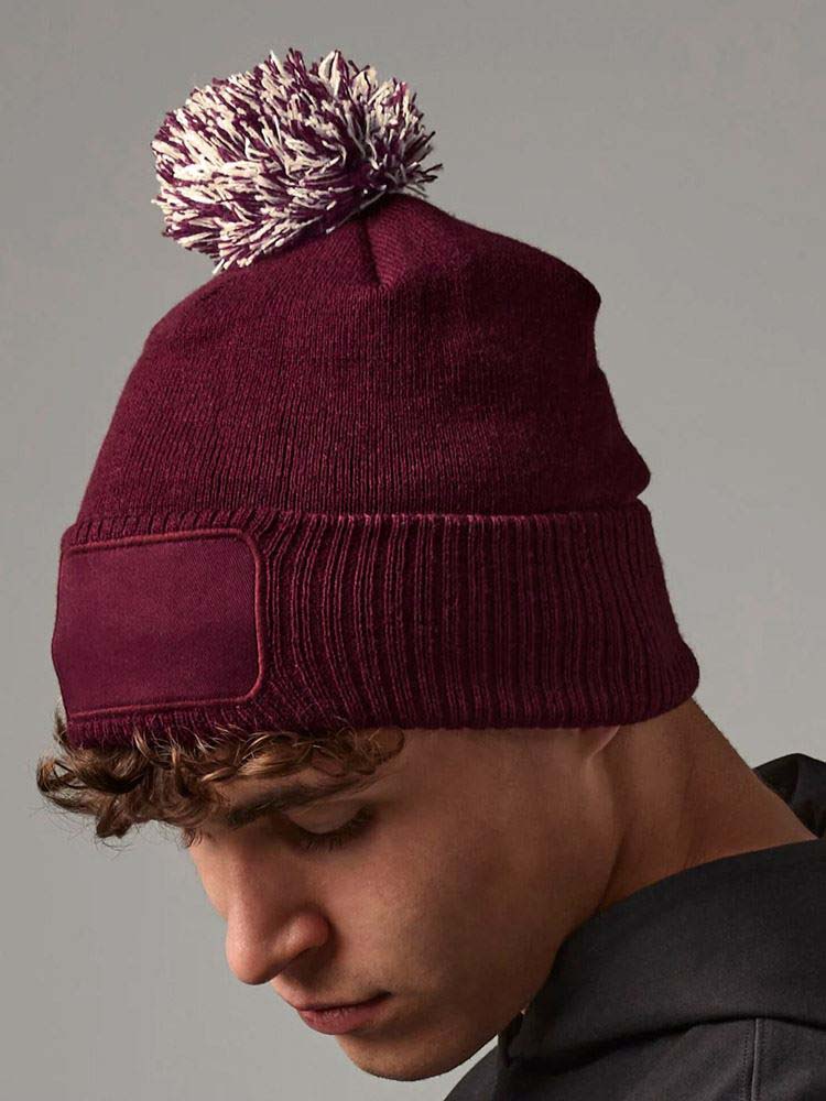 Berretta con PomPon e Patch Rettangolare Stampata