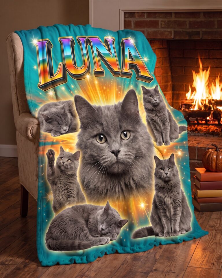 Plaid Bootleg personalizzato con la gatta LUNA e il nome arcobaleno, sulla poltrona accanto al camino