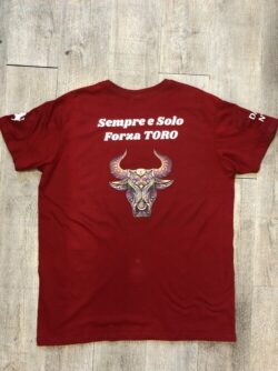 maglietta-personalizzata-girocollo-da-uomo-con-stampa-sul-retro