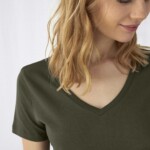 t-shirt personalizzate collo v fruit of the loom particolare