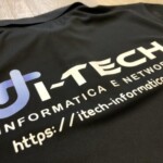 polo personalizzata sportiva da uomo scritta