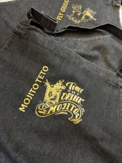 grembiule personalizzato di jeans dettaglio stampa