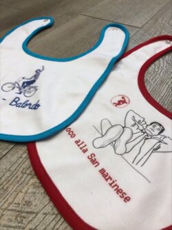 bavaglino personalizzato bicolore dettagli