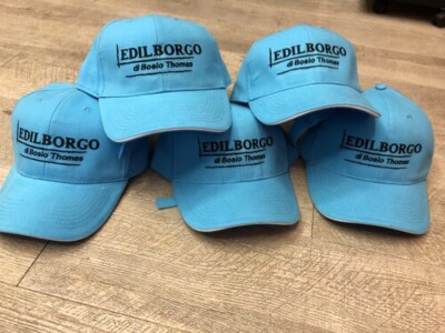 cappelli personalizzati con ricamo azzurri
