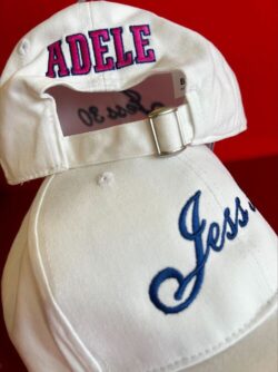 cappellini baseball personalizzati bianchi con ricamo