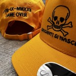 cappellini baseball personalizzati con ricamo gialli dettaglio