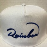 snapback con logo