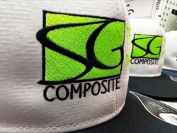 cappello visiera piatta personalizzato con ricamo