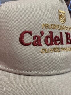 cappello ricamato