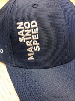 cappellino ricamato